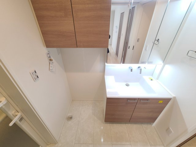 浦和区岸町4丁目戸建の洗面所|★シャワードレッサー型洗面台・室内洗濯機置場★