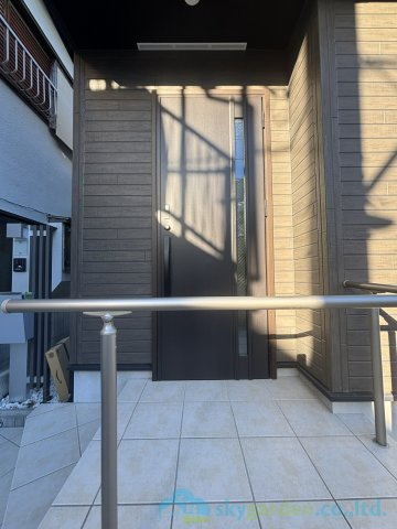 平塚市東中原2丁目　中古戸建の玄関