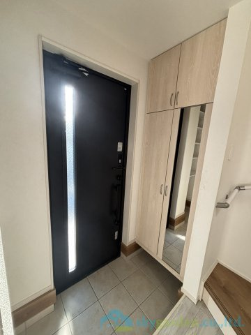 平塚市東中原2丁目　中古戸建の玄関