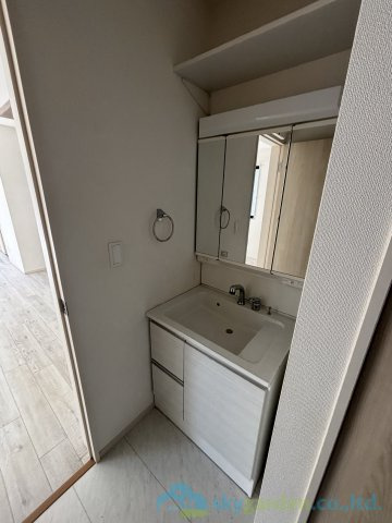 平塚市東中原2丁目　中古戸建の独立洗面台