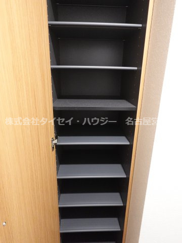 Cherim中村公園Onyxの収納|玄関収納です