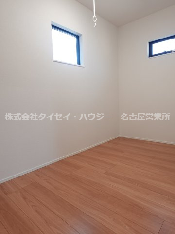 Cherim中村公園Onyxの洋室|洋室は窓が二面あります