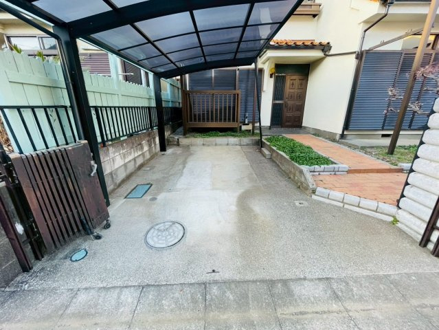 狭山市狭山台1丁目　中古戸建の駐車場|1/30　撮影