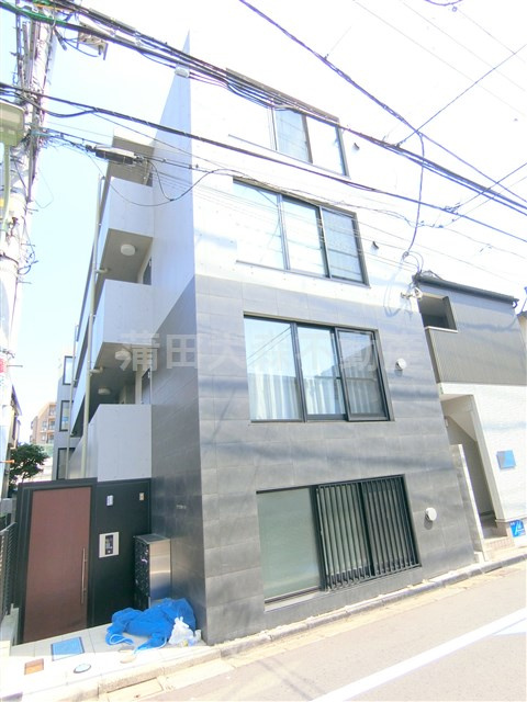 ヴァンテジオ蒲田の外観|2018年2月築　RC鉄筋コンクリート造地上4階建て総戸数20戸　東京都大田区蒲田1丁目京急本線梅屋敷駅最寄り、京急蒲田駅とJR京浜東北線蒲田駅も徒歩圏内の立地