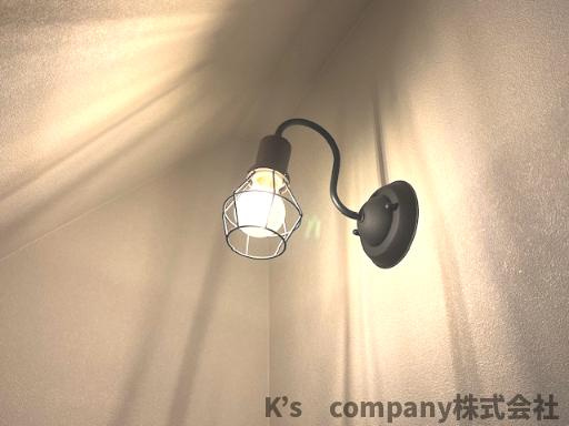 ■高座郡寒川町宮山　中古戸建②の内装|階段にはデザイン性のあるおしゃれな照明付き♪