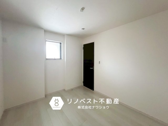 東大阪市永和３丁目の洋室|ウォークインクローゼットがあり収納も豊富なのでスッキリとしたお部屋造りができそうですね♪