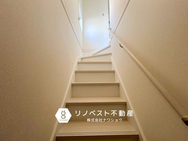 東大阪市永和３丁目のその他|階段には手すりがついているので転倒防止に役立ちますね！