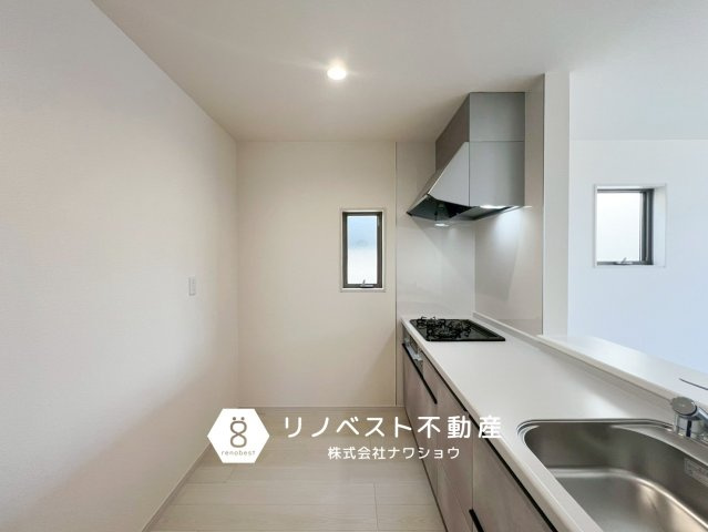 東大阪市永和３丁目のキッチン|キッチンにも換気扇のほかに小窓があるので換気もしやすいです！