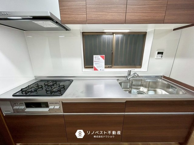 東大阪市布市町4丁目のトイレ|トイレに収納棚があるのでトイレットペーパーなどストックを入れておけるのは良いですね！