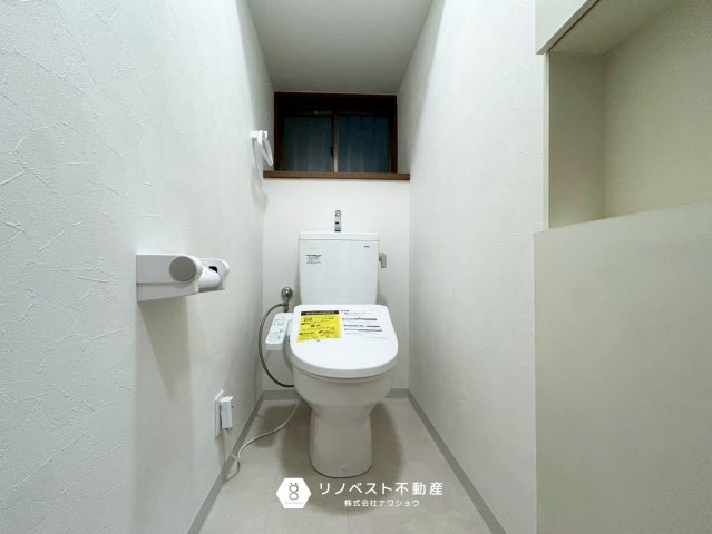 東大阪市布市町4丁目の浴室|シックな黒基調の壁面で落ち着いた雰囲気の浴室です。日々の疲れを癒してください♪