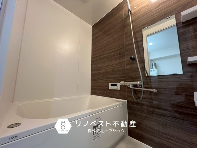 若江岩田スカイハイツの洗面所|三面鏡付き独立洗面台完備。
収納もございます◎