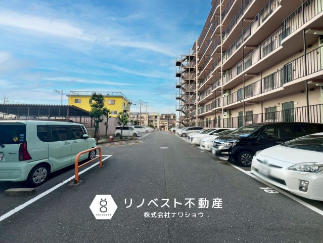 若江岩田スカイハイツの駐輪場|屋根付き駐輪場。
