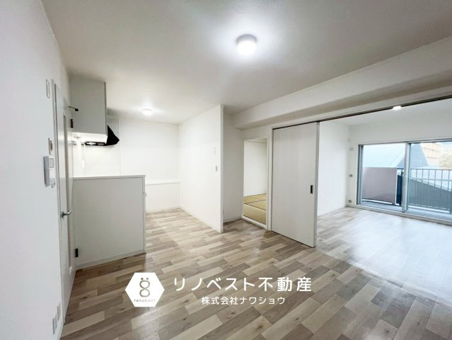 若江岩田スカイハイツのダイニング|白のクロスで清潔感を演出。
家族の団らんの場としてお使いいただけます◎