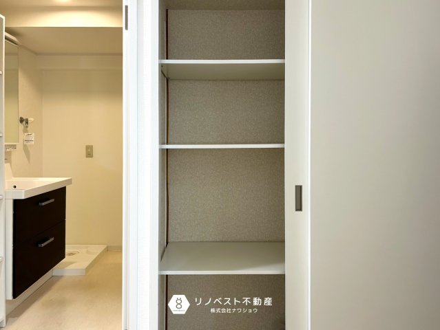 布施コープ弐番館の収納|奥行きのあるハンガーラック付きの収納！アウターの収納も可能です◎