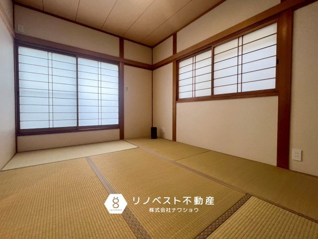 東大阪市東石切町6丁目の和室|寝室にピッタリの和室。
2面採光で気持ちの良い朝を迎えられます♪