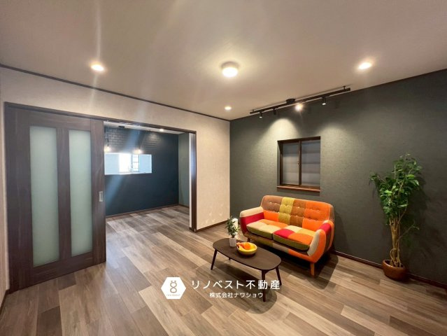 東大阪市末広町のその他共用部分|スポットライトがおしゃれなリビングダイニングです。
楽しい家族団らんのひとときを過ごせます◎