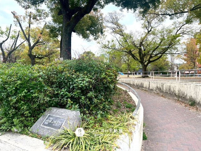 生野区勝山北5丁目中古戸建の周辺|【御勝山南公園】徒歩約4分（約300ｍ）緑の多い公園が徒歩すぐにあります。日々の疲れを癒しに行くのはいいかもしれませんね。