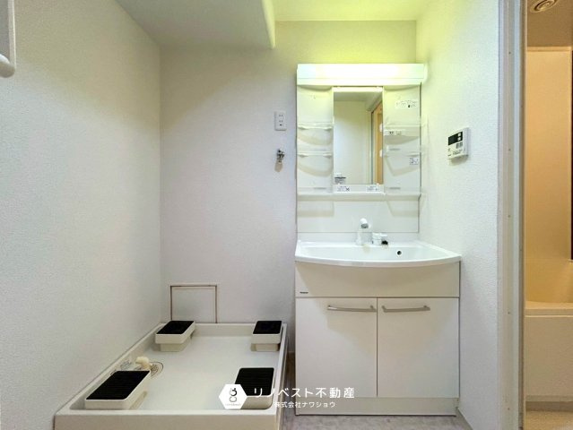 フォルム石切さくら坂の独立洗面台|洗濯パンが設置されているのですぐに洗濯機を置いて頂けます！