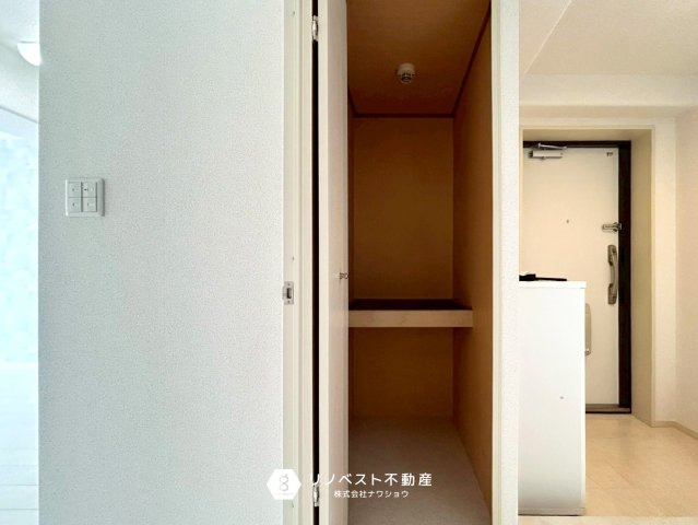 フォルム石切さくら坂の収納|廊下に収納があるので日用品や掃除用具などを入れておくことができますね！