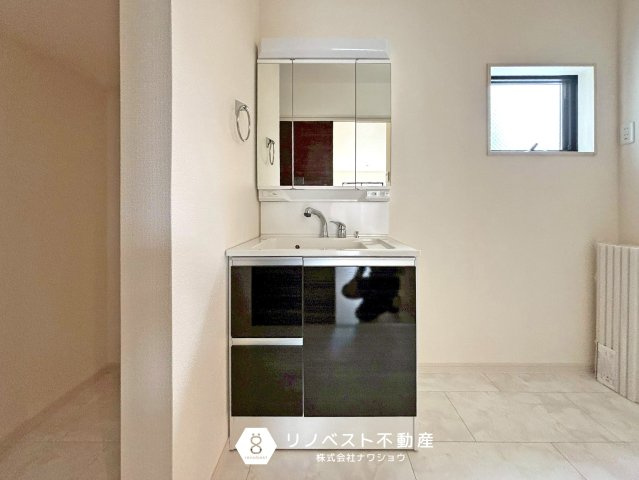 東大阪市日下町7丁目の洋室|2面採光で日差しがたっぷり入っていきます◎