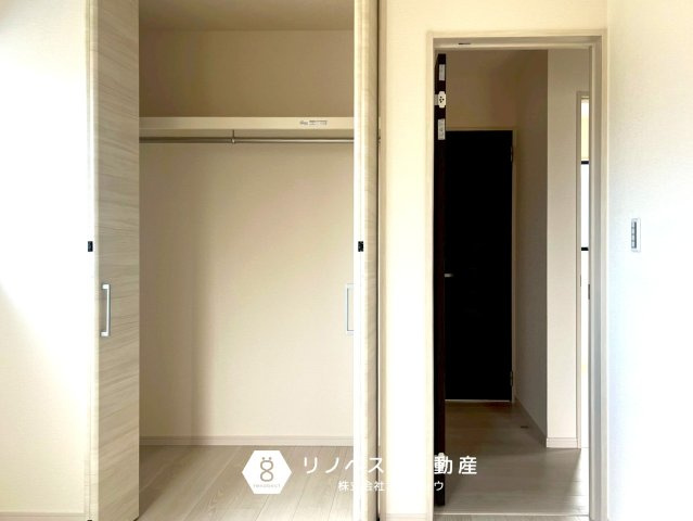 東大阪市日下町7丁目の洗面所|洗面横のスペースには収納ラックを置いても良いですね♪