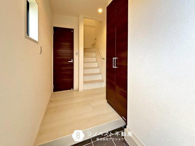 東大阪市日下町7丁目の駐車場|玄関が建物奥にありプライベートを守れる♪