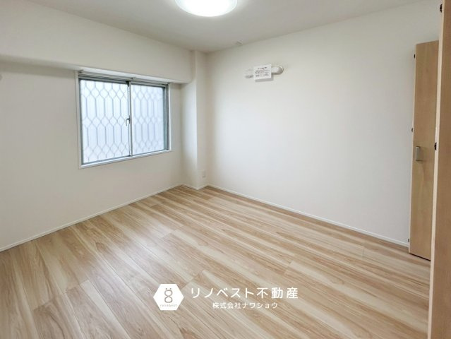 ハイム鴻池の洋室|窓があり明るい室内でございます！お好みのレイアウトをお楽しみください♪