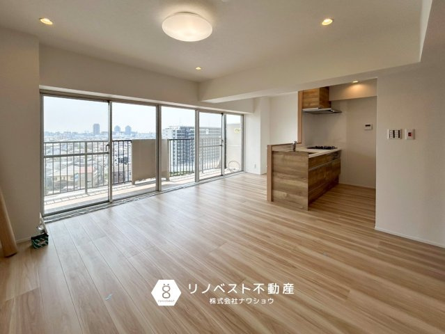 ハイム鴻池の居間・リビング|明るいリビングで家族団らんにピッタリの空間ですね！