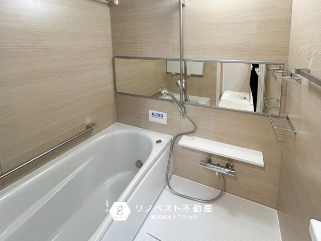 ハイム鴻池の浴室|ワイドな鏡付きでバスに浸かりながらも鏡が見えるには珍しいですね！