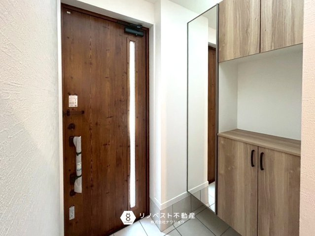 東大阪市新池島町1丁目のその他|玄関上部には吹き抜けがあり開放感あふれる空間です♪