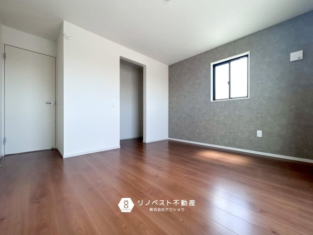 東大阪市菱屋西の洋室|ウォークインクローゼット付き◎２面採光で明るいお部屋です！