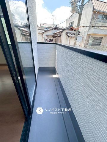 東大阪市菱屋西のバルコニー|２面バルコニーで分けてお洗濯物を干すことができます！