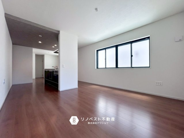 東大阪市菱屋西の居間・リビング|約19.5帖のLDKで家族が多い方でも、ゆっくり寛げる空間です♪