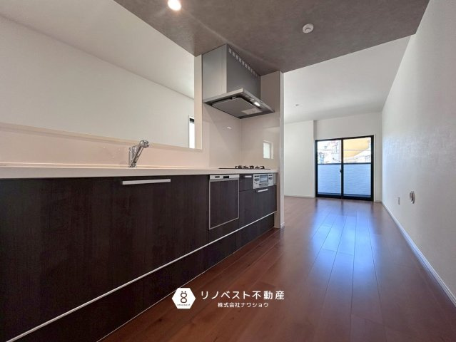 東大阪市菱屋西のキッチン|リビングダイニングが見渡せるキッチンです◎食洗器付で家事の時短に！