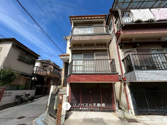 横小路２丁目中古戸建の前面道路含む現地写真|角地のため開放感があります♪