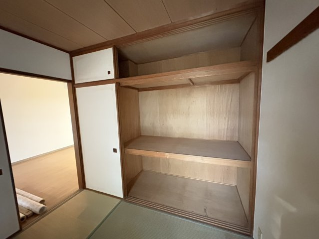 潮ハイツのエントランス