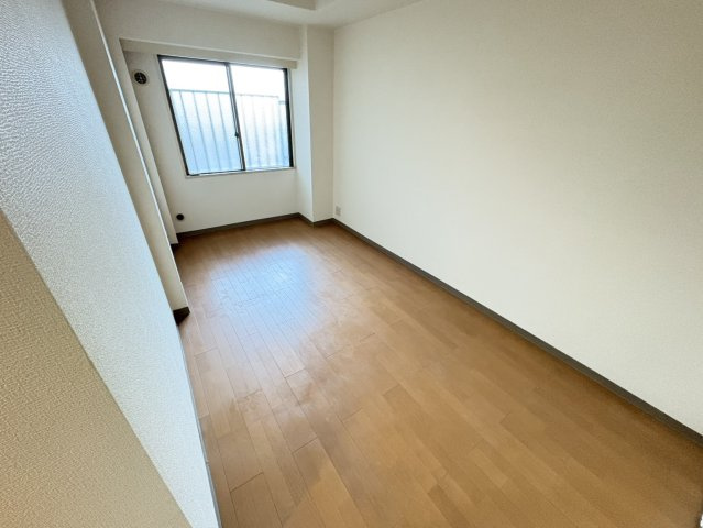 潮ハイツの駐車場