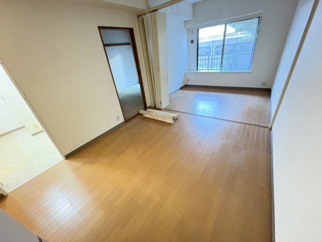 潮ハイツの居間・リビング