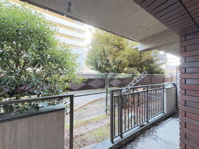 潮ハイツの玄関