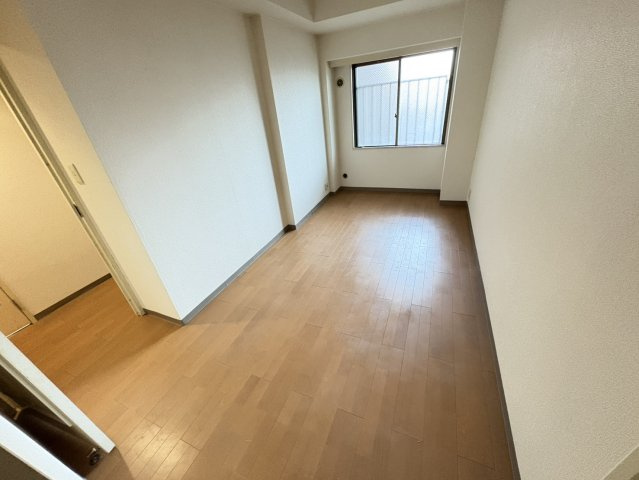 潮ハイツの居間・リビング