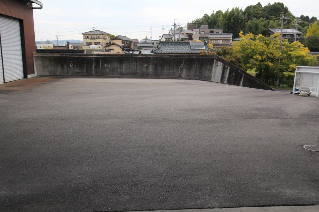 坊金町３２貸倉庫の駐車場