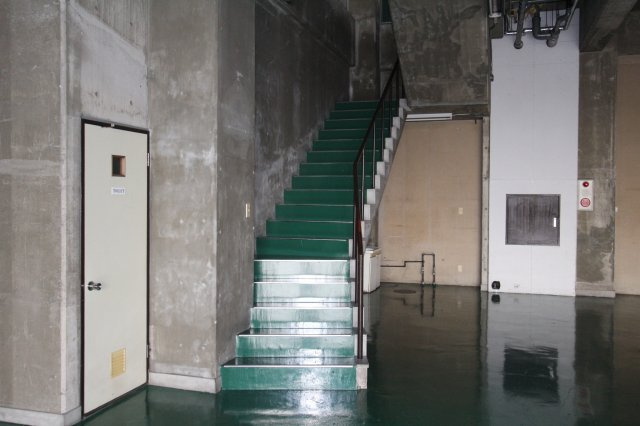 坊金町３２貸倉庫のエントランス