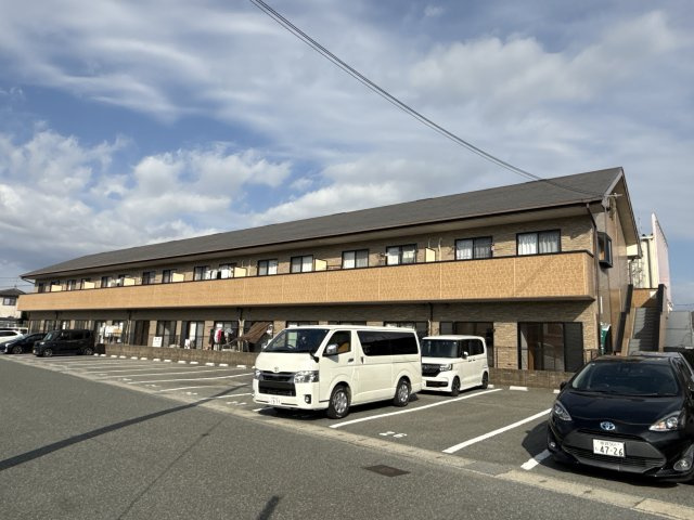 プレイン野里の外観