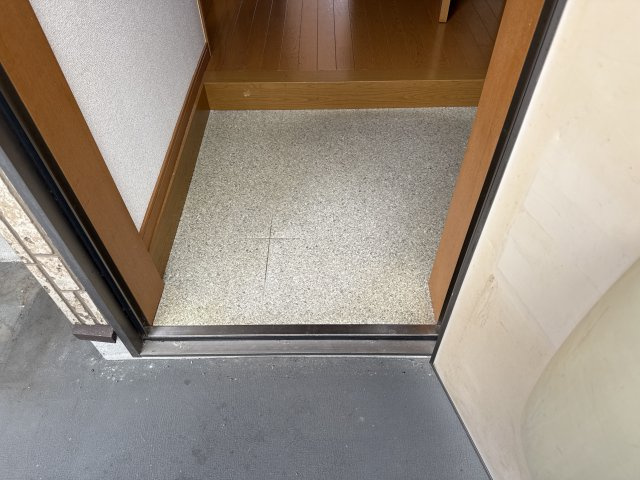 プレイン野里の玄関