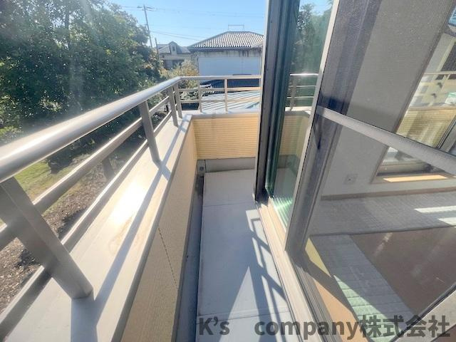 ■高座郡寒川町宮山　中古戸建③のバルコニー|L字バルコニー☆洋室10帖から出入りすることができます☆