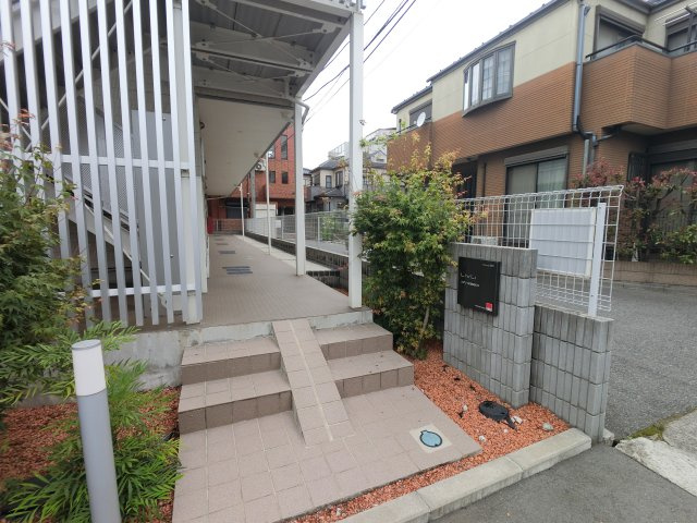 リブリ・コスモス　ディーのエントランス