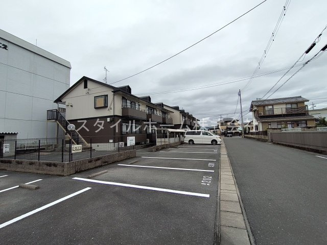 ファミールＳＡＩＴＯ　Ｂの駐車場