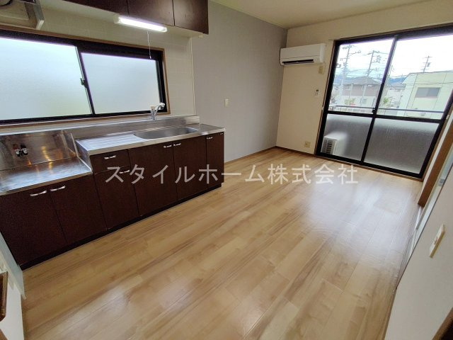 ファミールＳＡＩＴＯ　Ｂの居間・リビング