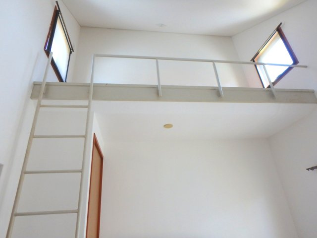 フラット３Ｎのその他|ロフトに昇る階段です。