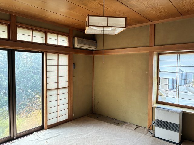 【中古住宅】中山町大字長崎字町浦戸建ての和室|1階和室8帖。